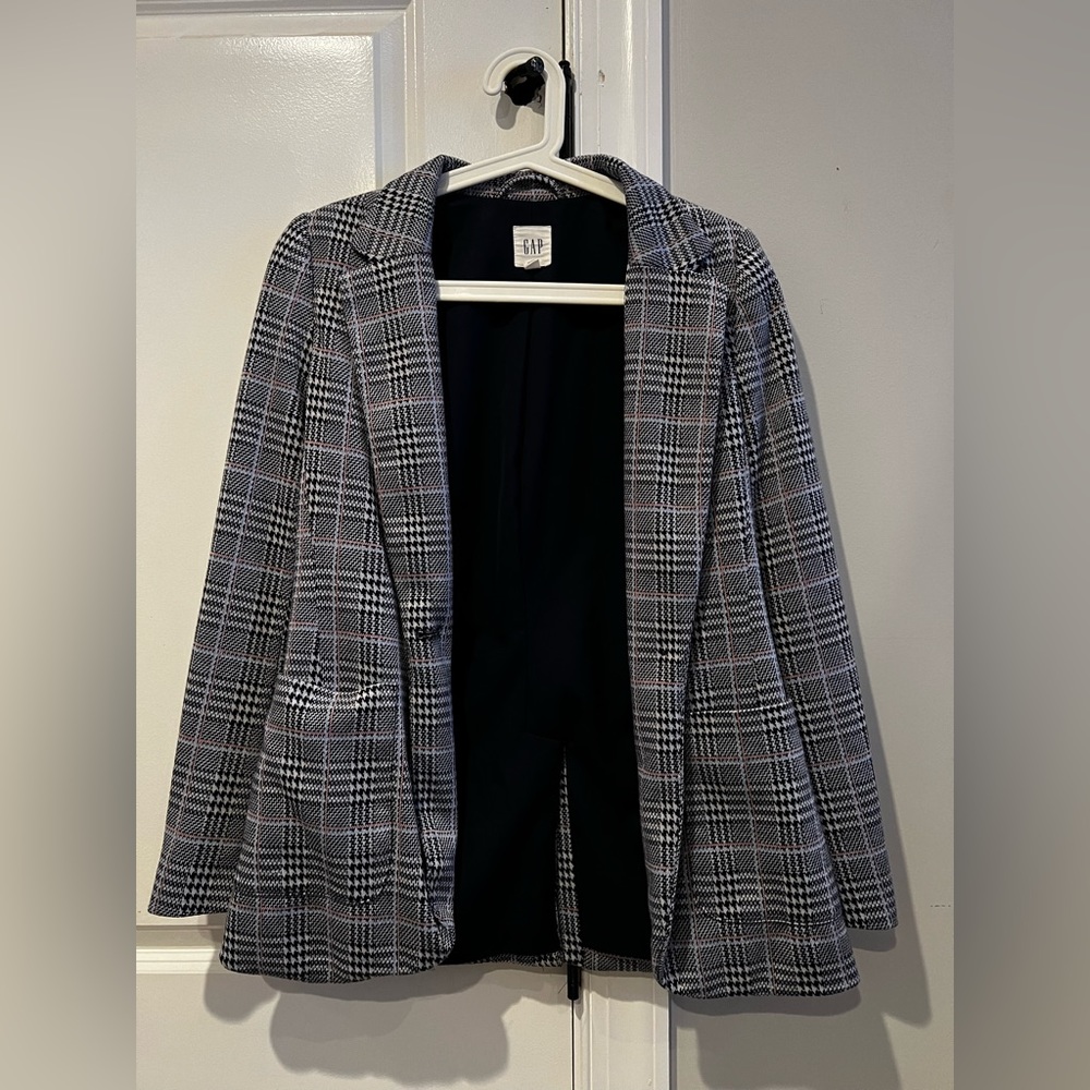 Gap Blazer size 0 for women.